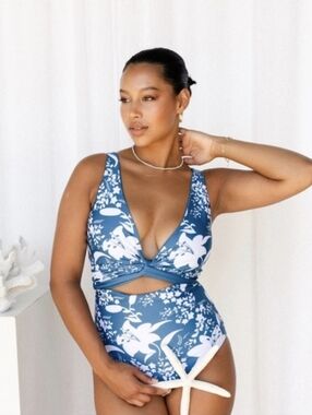 Baiia High-Waist Floral Tank Bikini Bottom in Navy and White